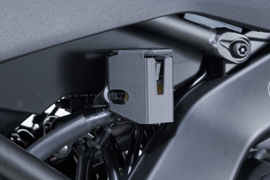 Yamaha Tracer 9 Y-AMT [2025] - Brake fluid reservoir protection - picture 3