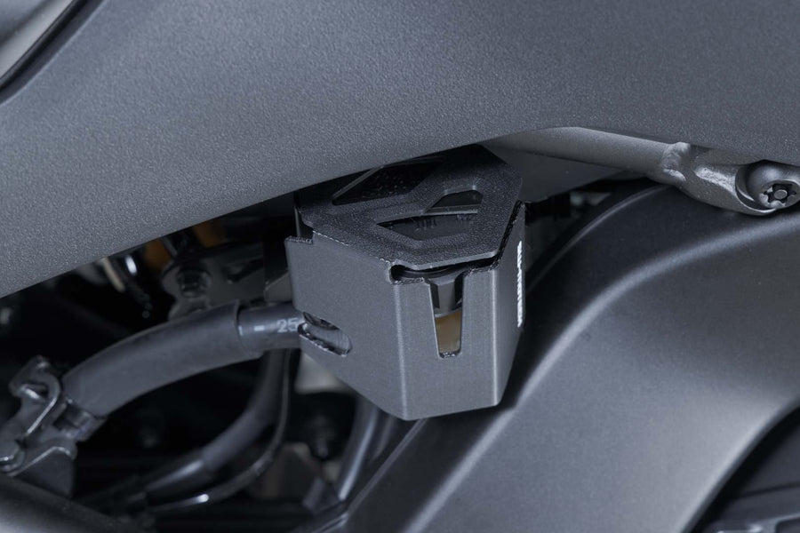 Yamaha Tracer 9 Y-AMT [2025] - Brake fluid reservoir protection - picture 4