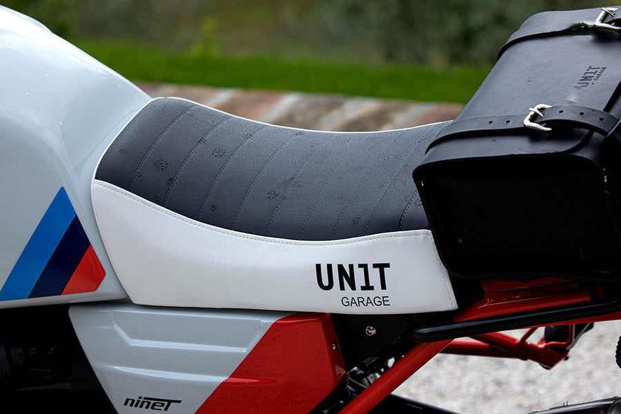 BMW R nineT 1200 Pure [2017-2023] - Vordere Sitzbank Kit aus Sky Weiß/Schwarz